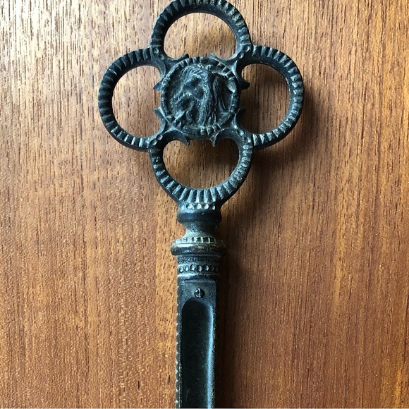 Vintage Antique Old World Medieval Solid Brass Key - Picture 6 of 6